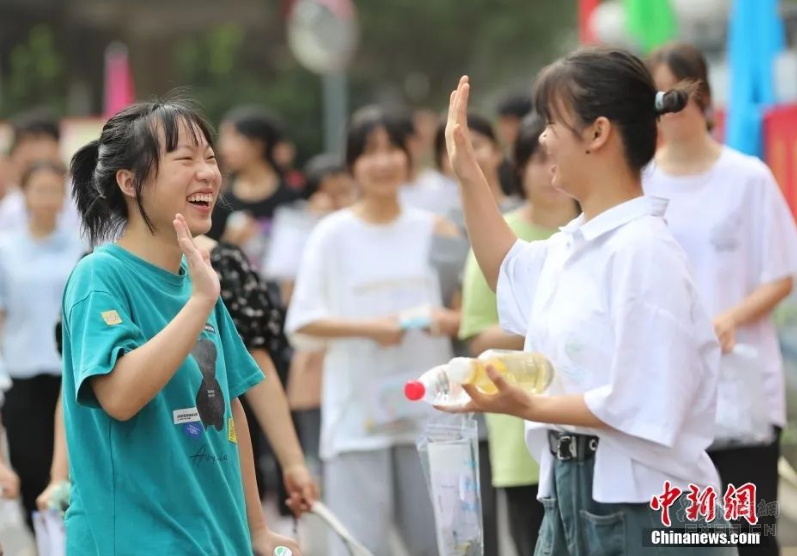 台风“山陀儿”加强为超强台风级海浪警报升级为橙色